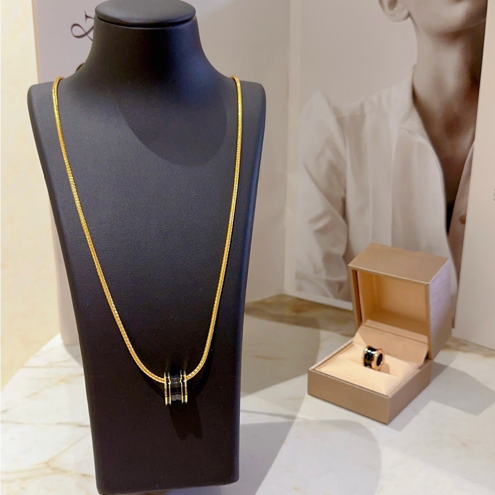 Bulgari Necklace - Picture 8 of 9